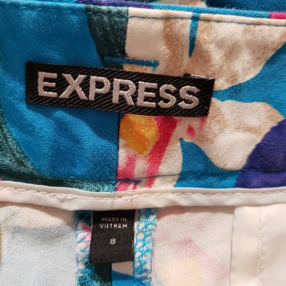 Express Vibrant Floral Women's Shorts - Picture 3 of 6